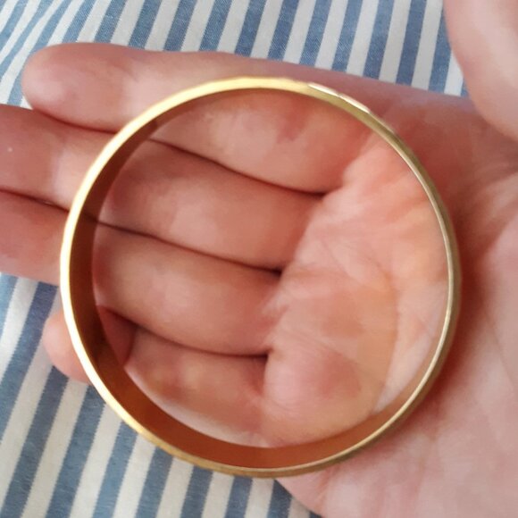 Monet Vintage 80s Bangle Bracelet Gold Tone Etched Textured Design - Picture 3 of 4
